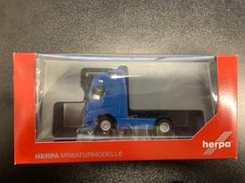 Herpa 303620-003 Blauer Volvo 750 Traktor